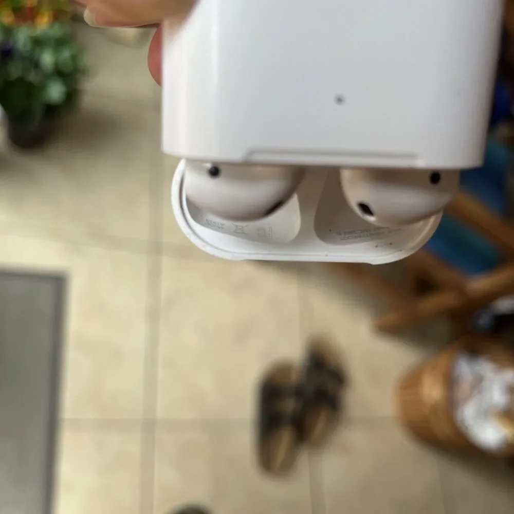 Apple AirPods 1st Generation with Apple Charger and Gatorade Case